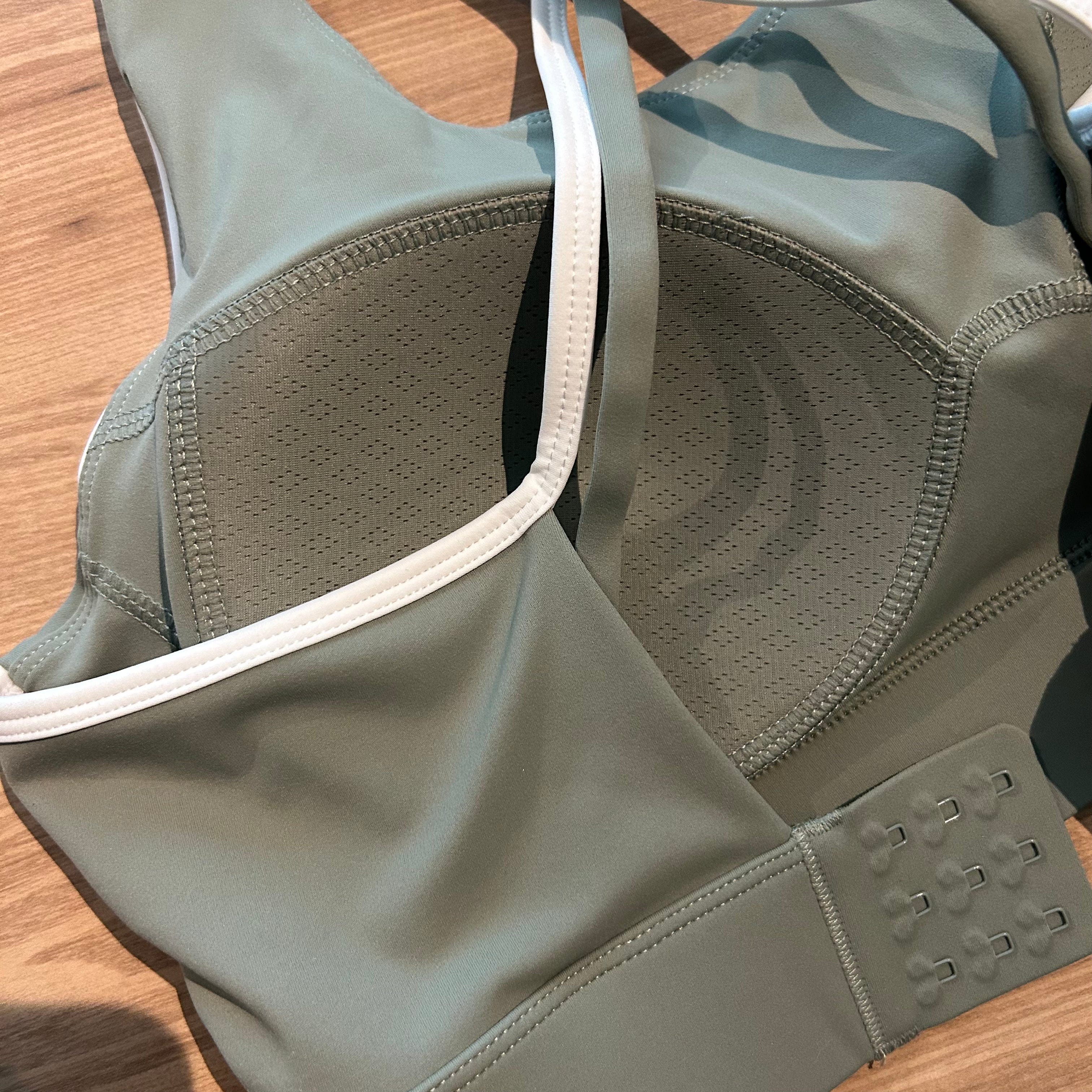 Everyday crossback built in padding clasp bra