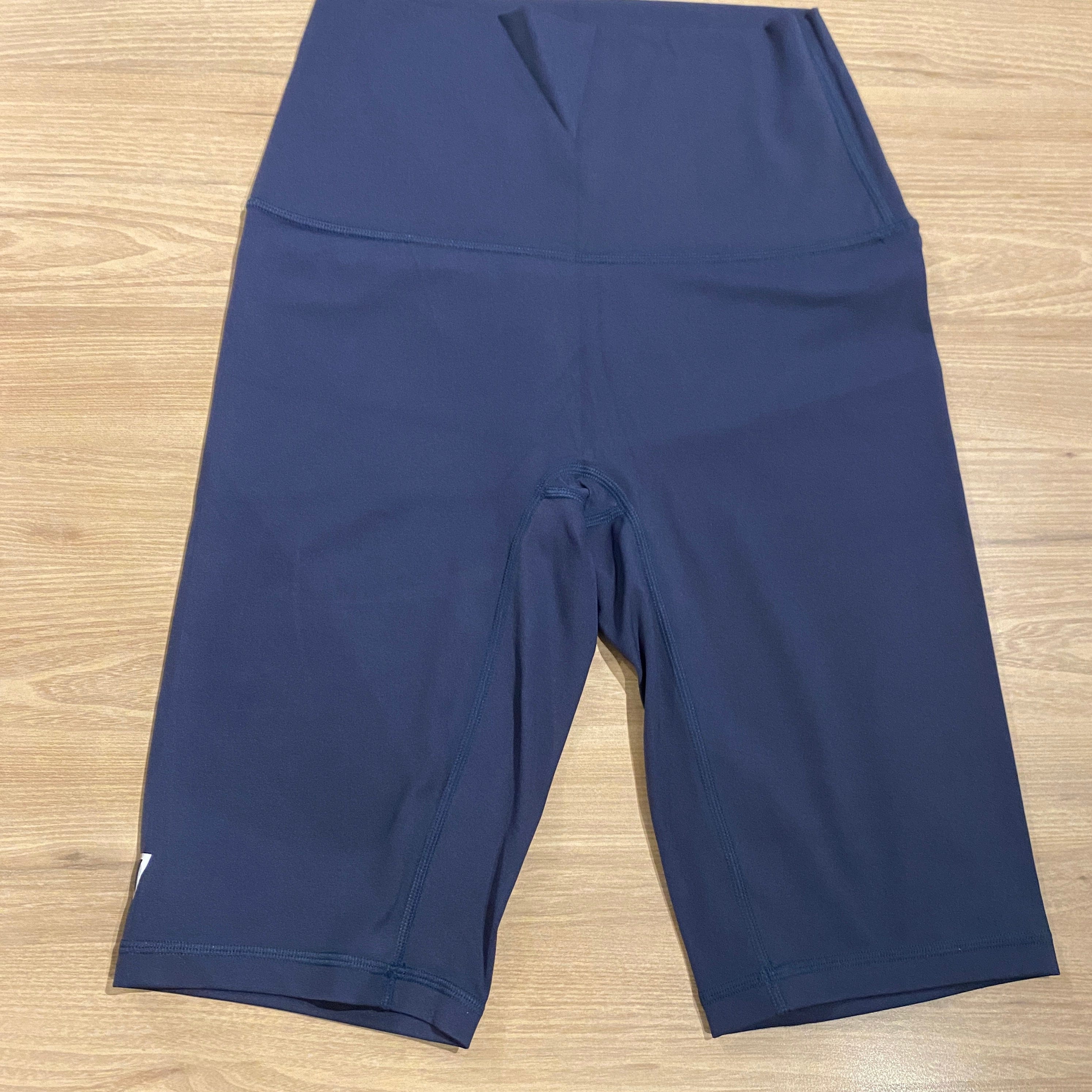 Everyday seamless shorts (9 inch inseam) covers thigh