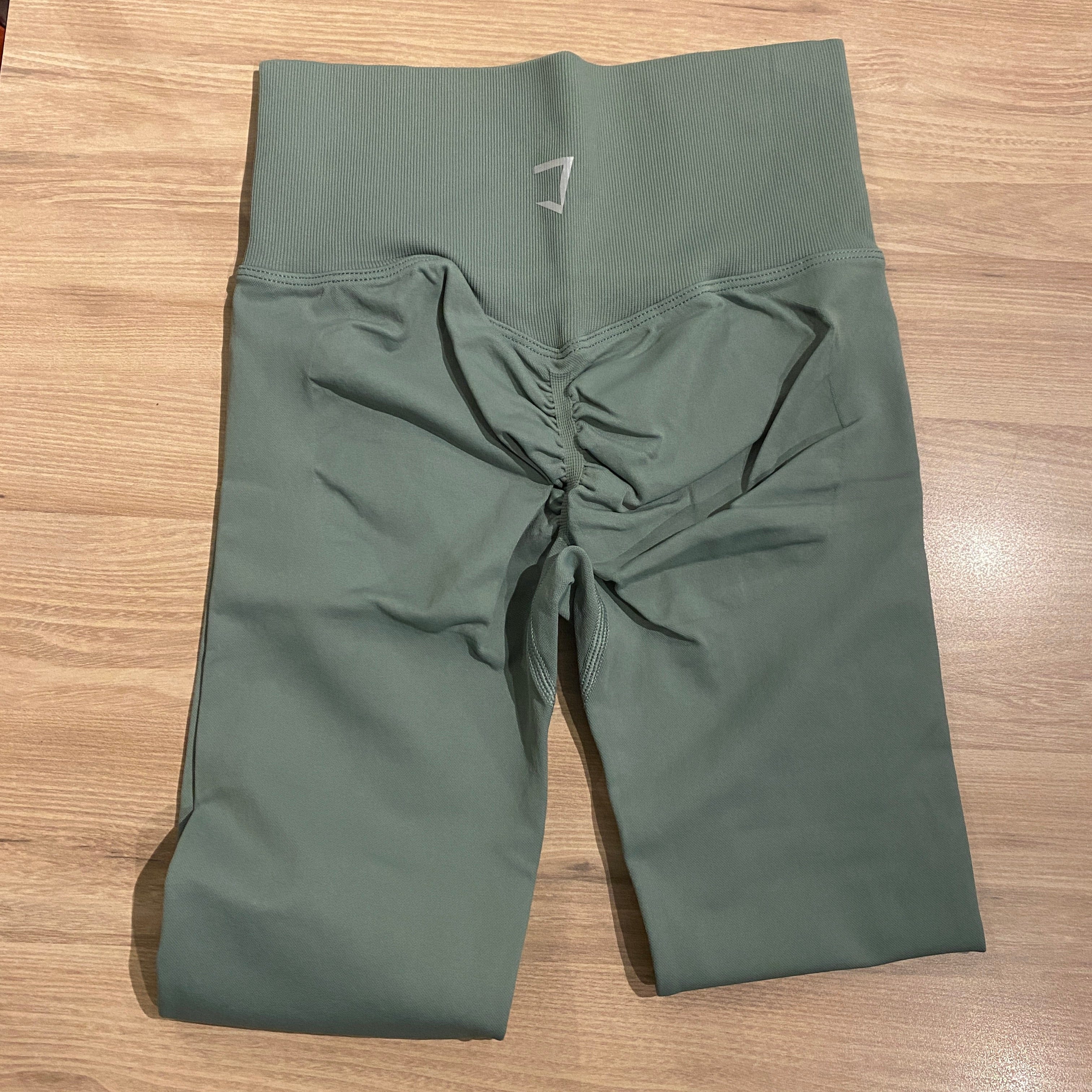 Embrace butt scrunch seamless leggings V1 (22 inch inseam)-(cutting more compressive and smaller) so size up