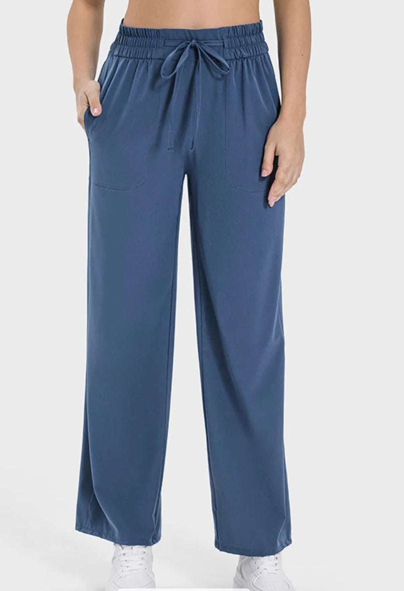 Essential big pocket pants (not stretchy fabric)