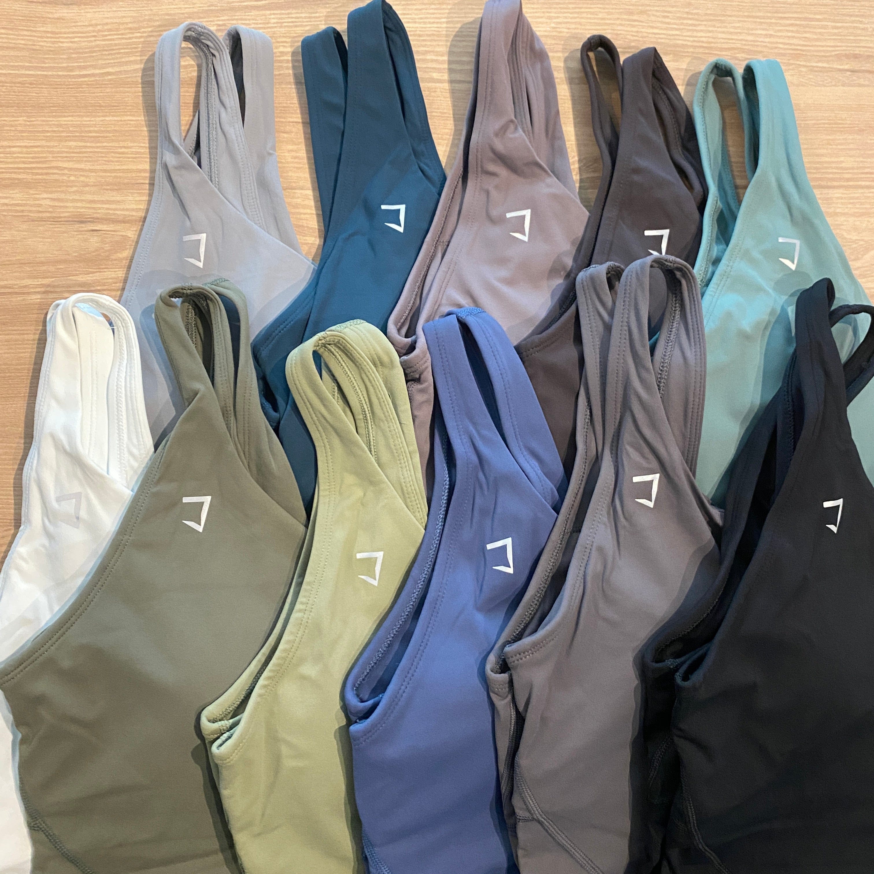 [BUNDLE DEAL BUY 4 FOR 15% OFF] Everyday v neck padded tank top (crop version)