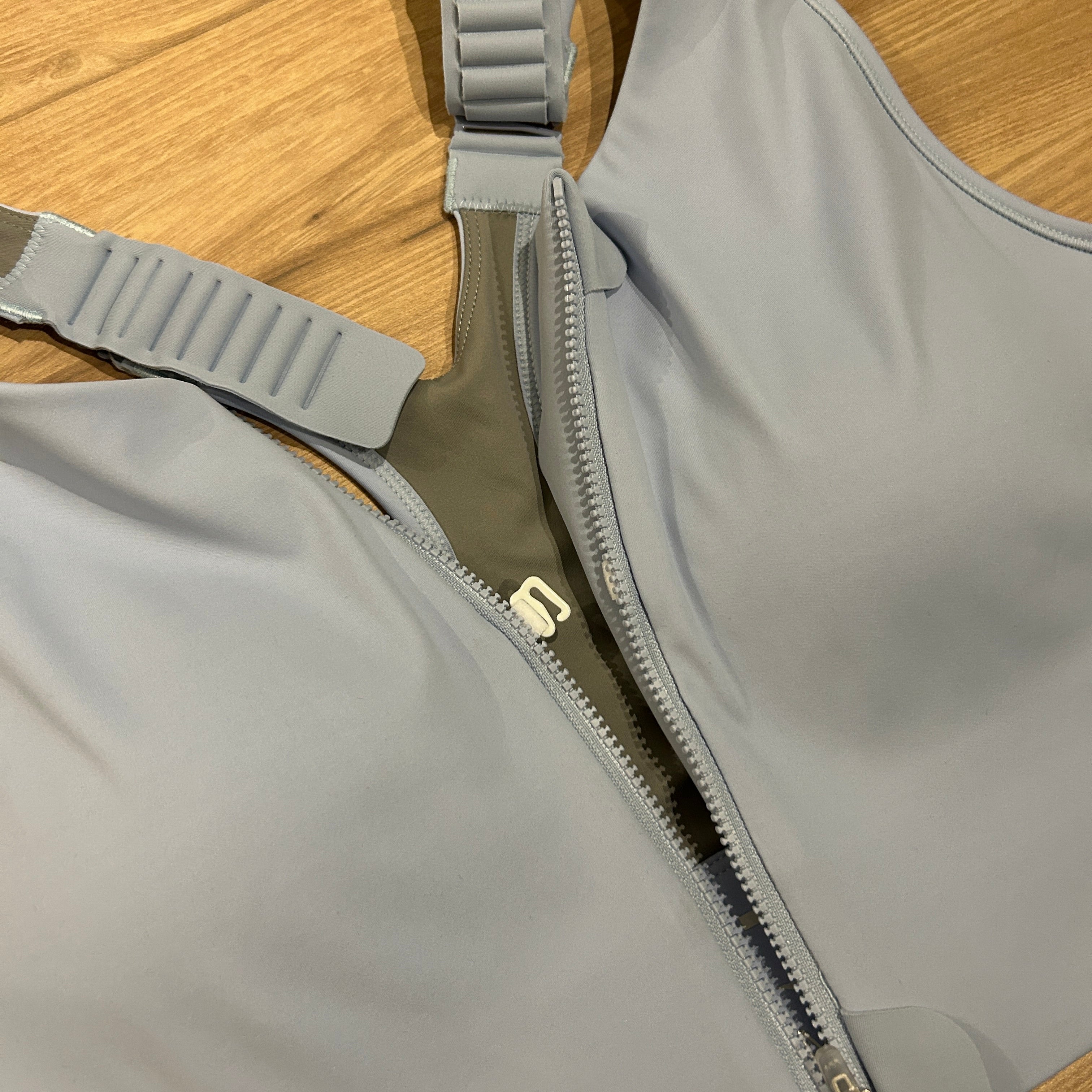 Everyday fixed pad built in padding zipper high neck sports bra